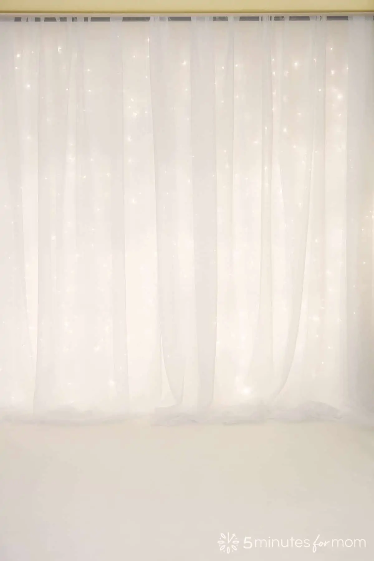 easy photo backdrop with mini lights