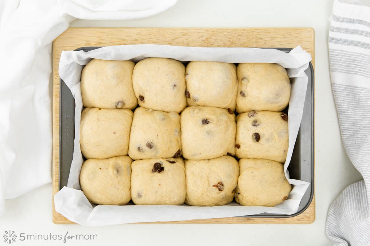 hot cross buns after the second proof